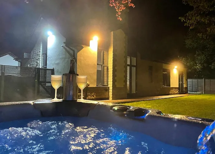 Dom wakacyjny Family And Dog Friendly Luxury 3 Bed - With Hot Tub