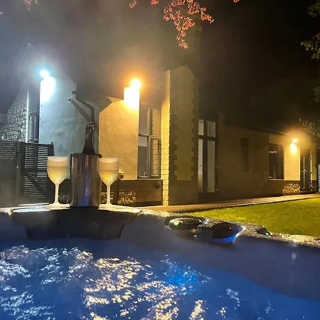 Holiday home Family And Dog Friendly Luxury 3 Bed - With Hot Tub