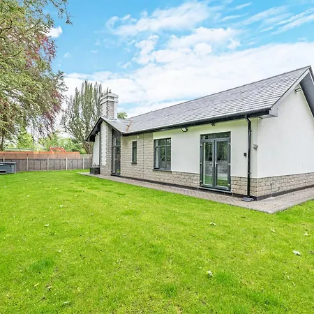 Holiday home Family And Dog Friendly Luxury 3 Bed - With Hot Tub *