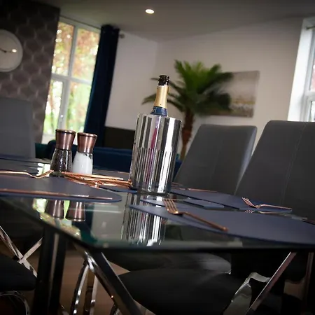 Family And Dog Friendly Luxury 3 Bed - With Hot Tub بيت للعطل
