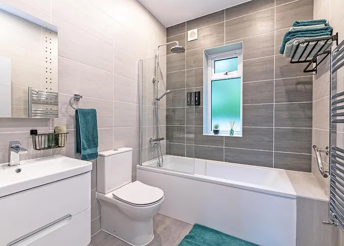 Дом отдыха Family And Dog Friendly Luxury 3 Bed - With Hot Tub