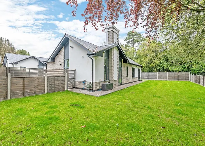 Дом отдыха Family And Dog Friendly Luxury 3 Bed - With Hot Tub *