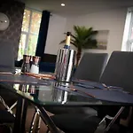 Family And Dog Friendly Luxury 3 Bed - With Hot Tub 度假居