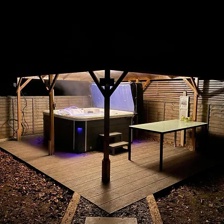 Family And Dog Friendly Luxury 3 Bed - With Hot Tub 度假居 *